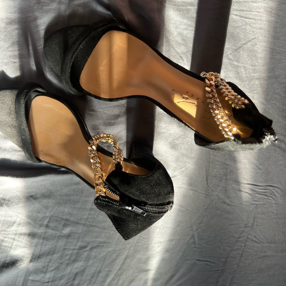 Sabo Skirt Elegant Gold Chain Strap Women's Sandal Heels in Black